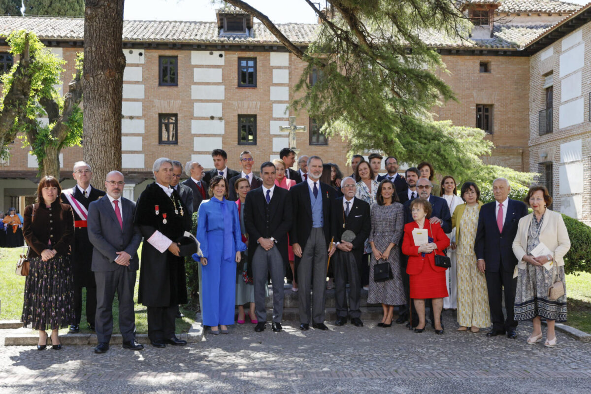 Los reyes de España, Felipe VI y Letizia, y el escritor español Luis Mateo Díez, Premio Cervantes 2023