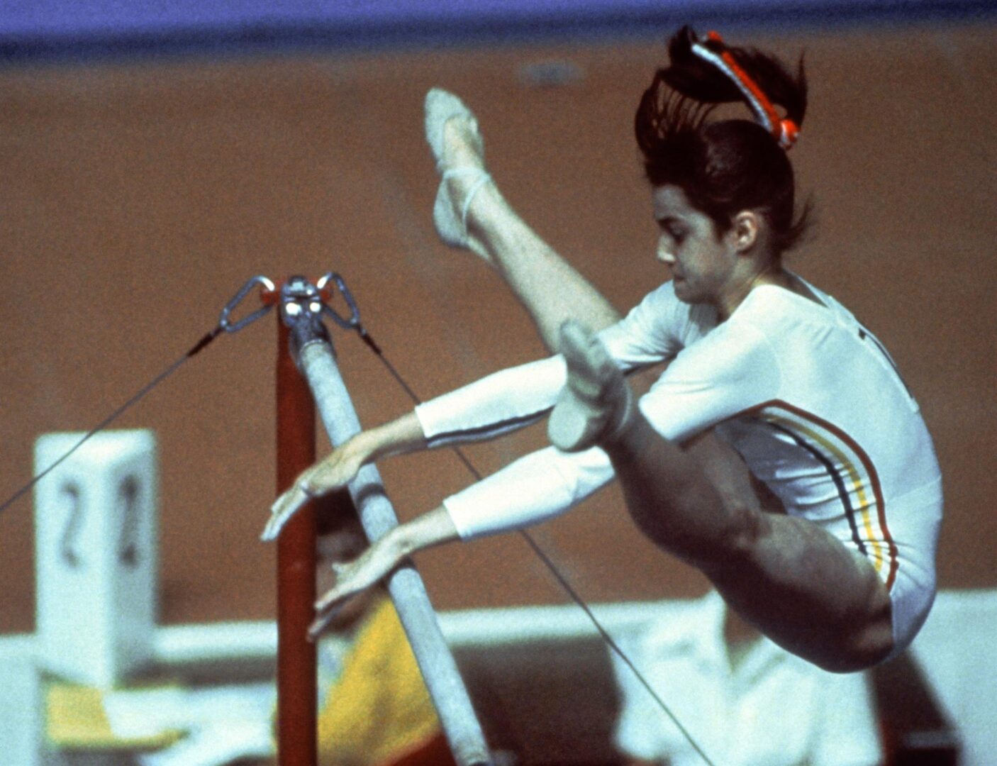 Nadia Comaneci durante los JJOO de Montreal su ejercicio de barras paralelas en el que obtuvo un 10