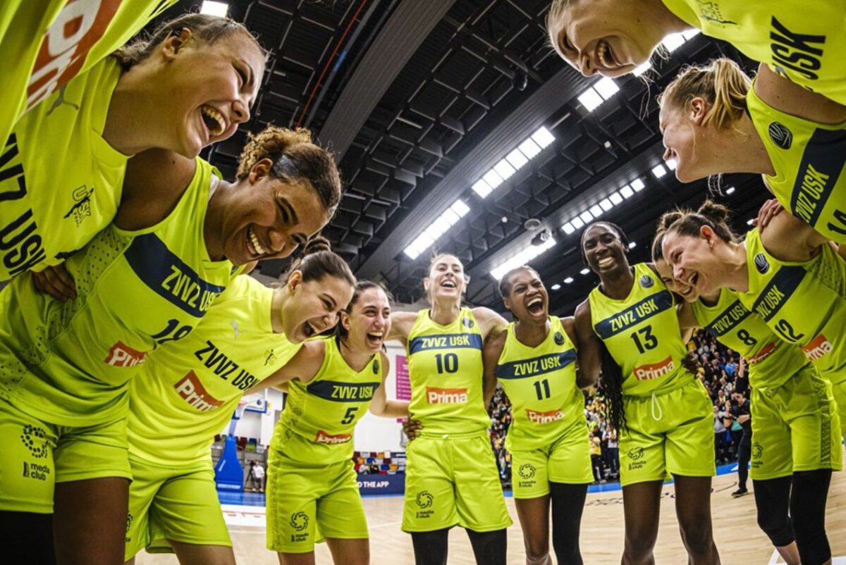 Las jugadoras del USK Praga en un partido de Euroliga.