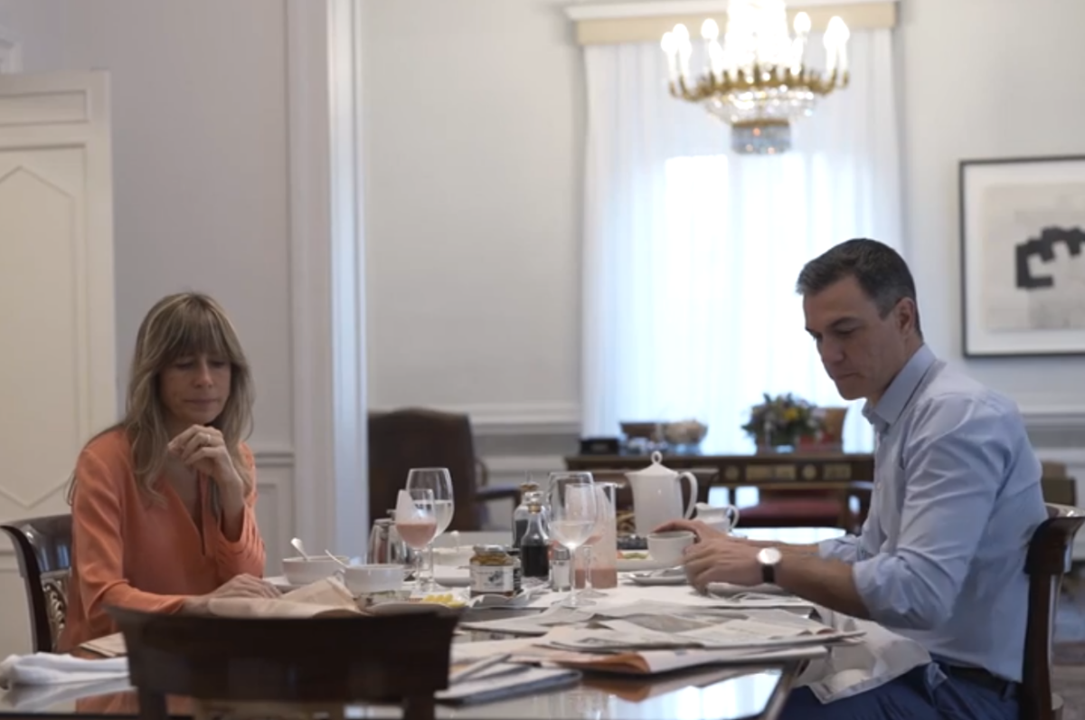 El presidente del Gobierno, Pedro Sánchez, y su mujer, Begoña Gómez, en una imagen del documental