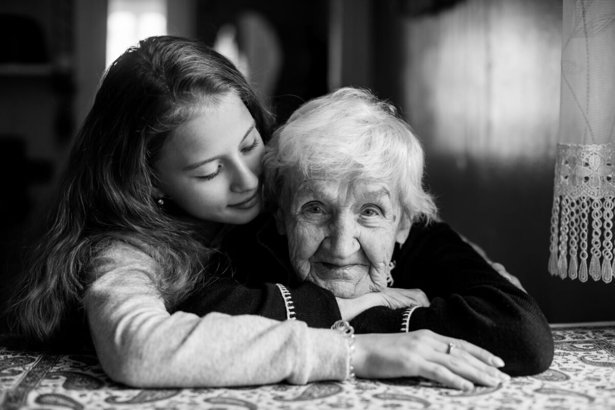 Abuela y nieta - Sociedad