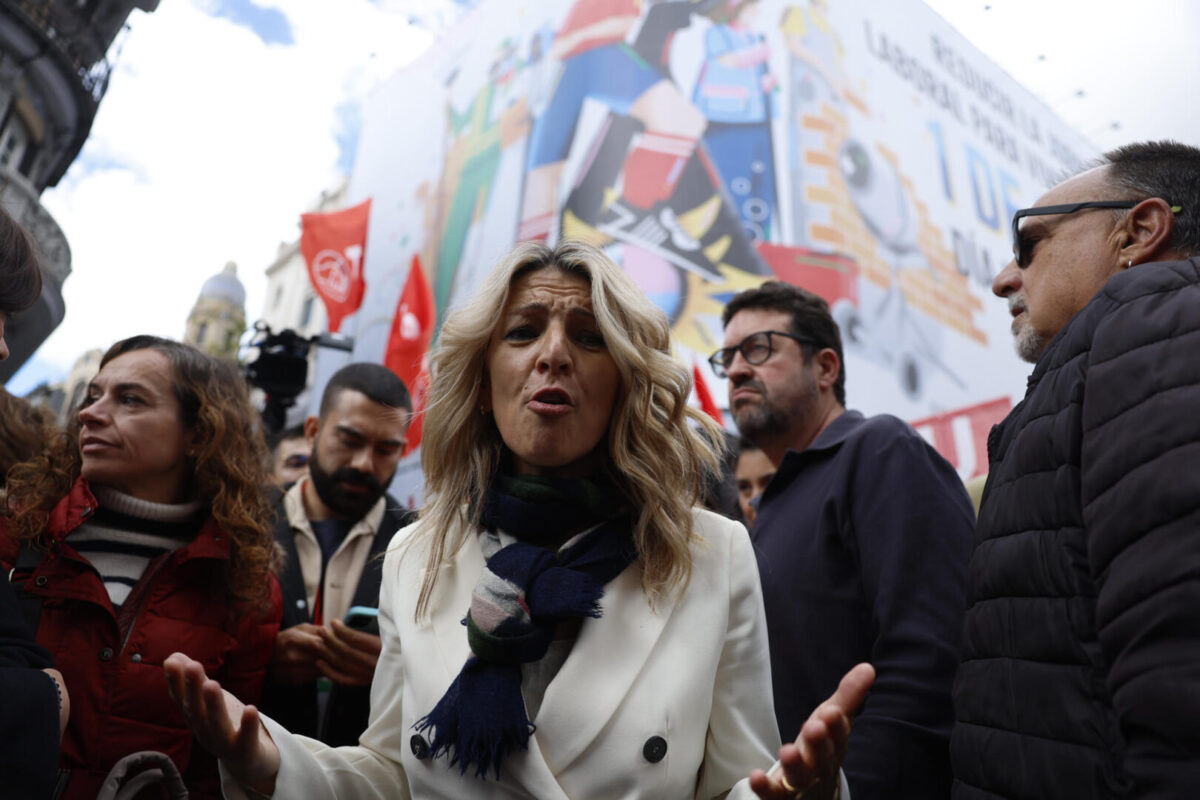 La vicepresidenta segunda y ministra de Trabajo, Yolanda Díaz asiste a la manifestación convocada por los dos grandes sindicatos, CCOO y UGT, este miércoles en Madrid, en un Primero de Mayo que tiene como lema 'Por el pleno empleo: reducir jornada, mejorar salarios'.