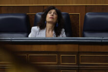 La ministra de Igualdad, Ana Redondo, durante la sesión plenaria del Congreso de los Diputados celebrada este martes en Madrid