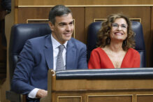 Pedro Sánchez y María Jesús Montero durante la sesión de control en el Congreso