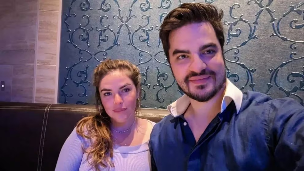 una foto de la pareja cuando estaban juntos