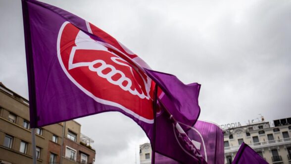 Una bandera de la UGT durante la última manifestación del 8 m.