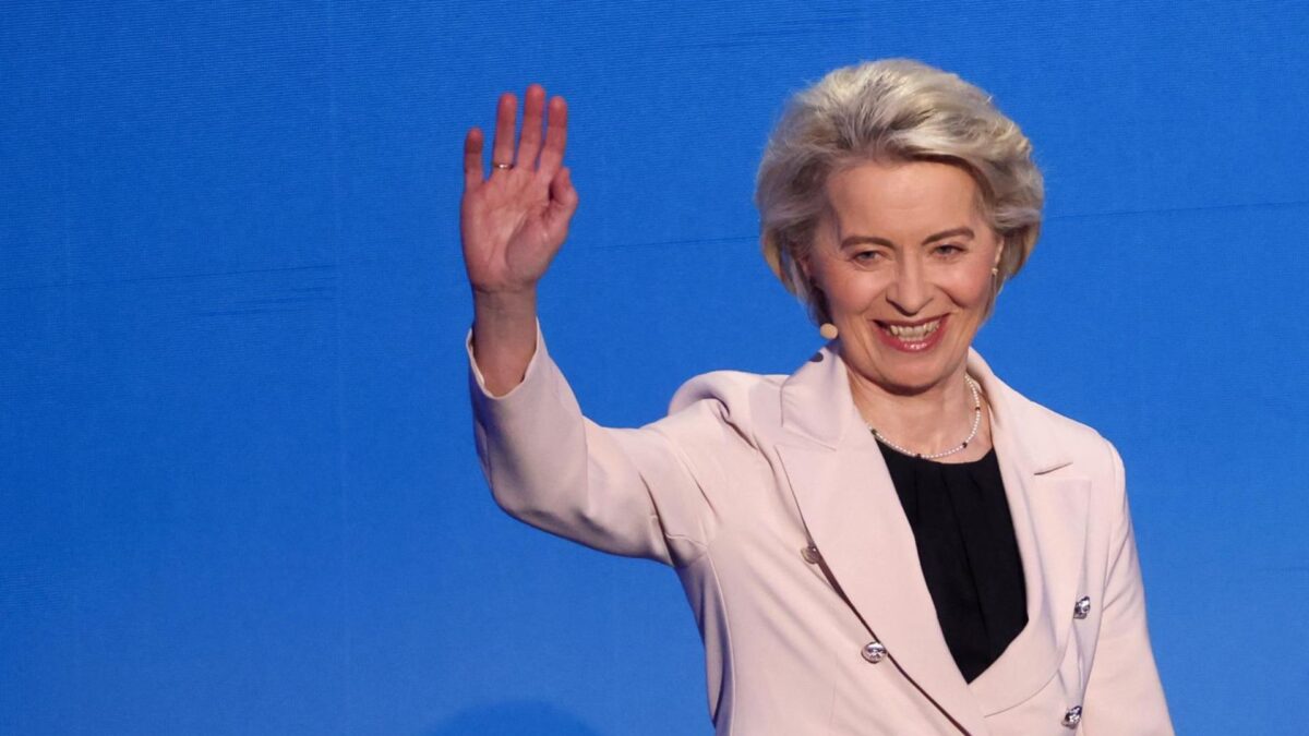 La Presidenta de la Comisión Europea, Ursula von der Leyen, candidata por el Partido Popular Europeo, participa en el Debate de Eurovisión 2024 para la presidencia de la Comisión Europea.