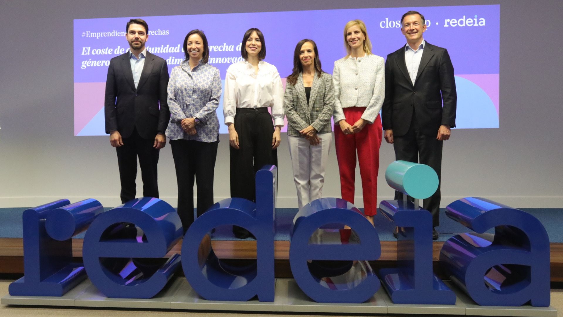 En la imagen de izq. a dcha: Diego Vizcaíno, socio director de Economía aplicada de Afi; Marta Machicot, directora global de personas de Telefónica; Diana Morant, ministra de Ciencia, Innovación y Universidades; Beatriz Corredor, presidenta de Redeia; Lucila García, directora general de ClosinGap y Eugenio Martínez, CEO adjunto de Kreab Worldwide.