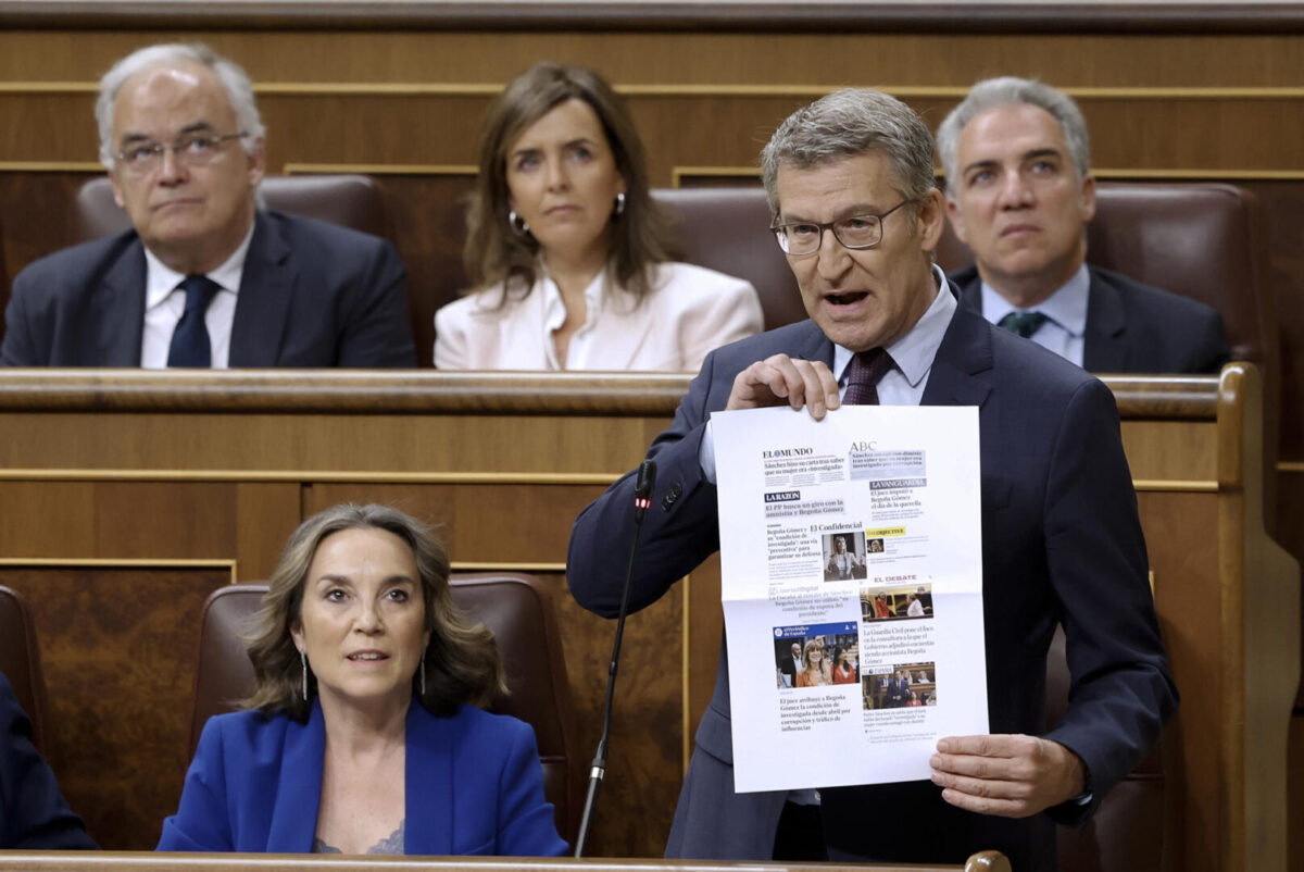 El líder del PP. Alberto Núñez Feijóo, interviene en la sesión de control al Ejecutivo este miércoles en el Congreso