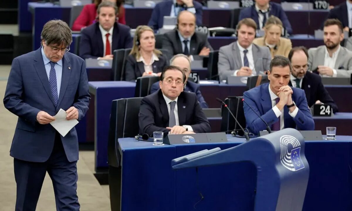 Pedro Sánchez y Carles Puigdemont - Política