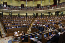 Votaciones durante el pleno del Congreso que aprueba definitivamente la ley de amnistía, promovida por el Gobierno con el apoyo de sus socios, tras seis meses de tramitación en las Cortes.