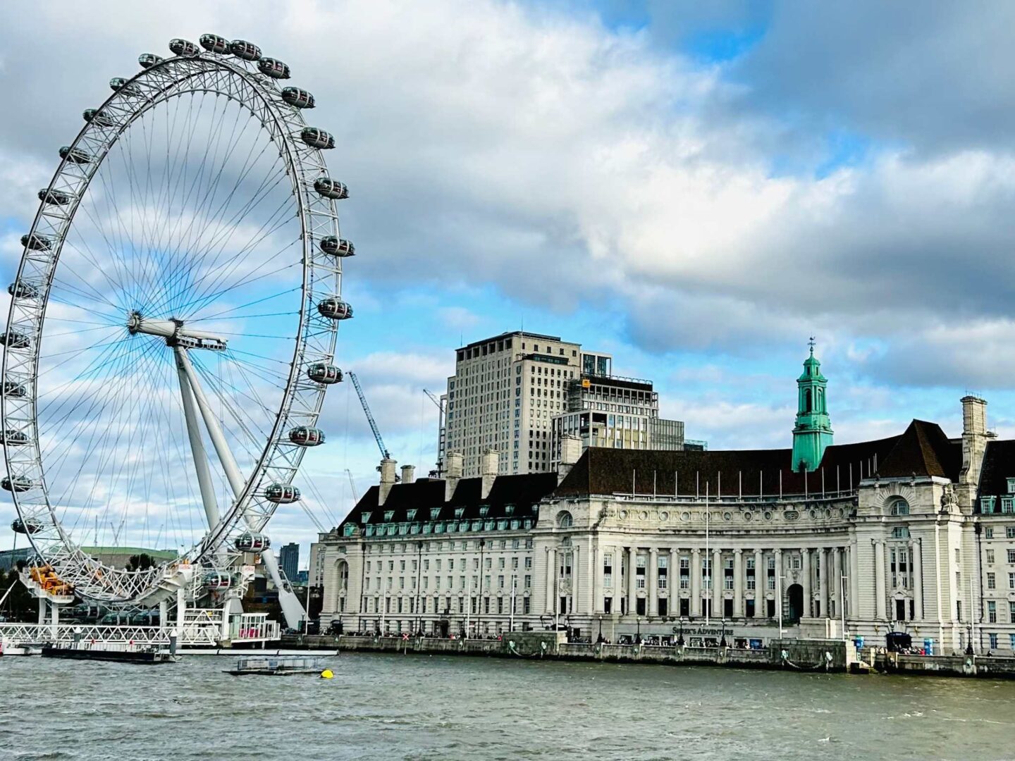 El Támesis, el Marriot County Hall y el London Eye 