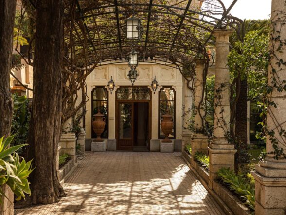 Histórico camino de entrada Gran Hotel Timeo Belmond