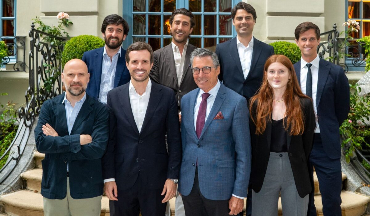 Los socios de Hyperion Fund con el equipo de Rasmussen Global antes de su reunión en Madrid.