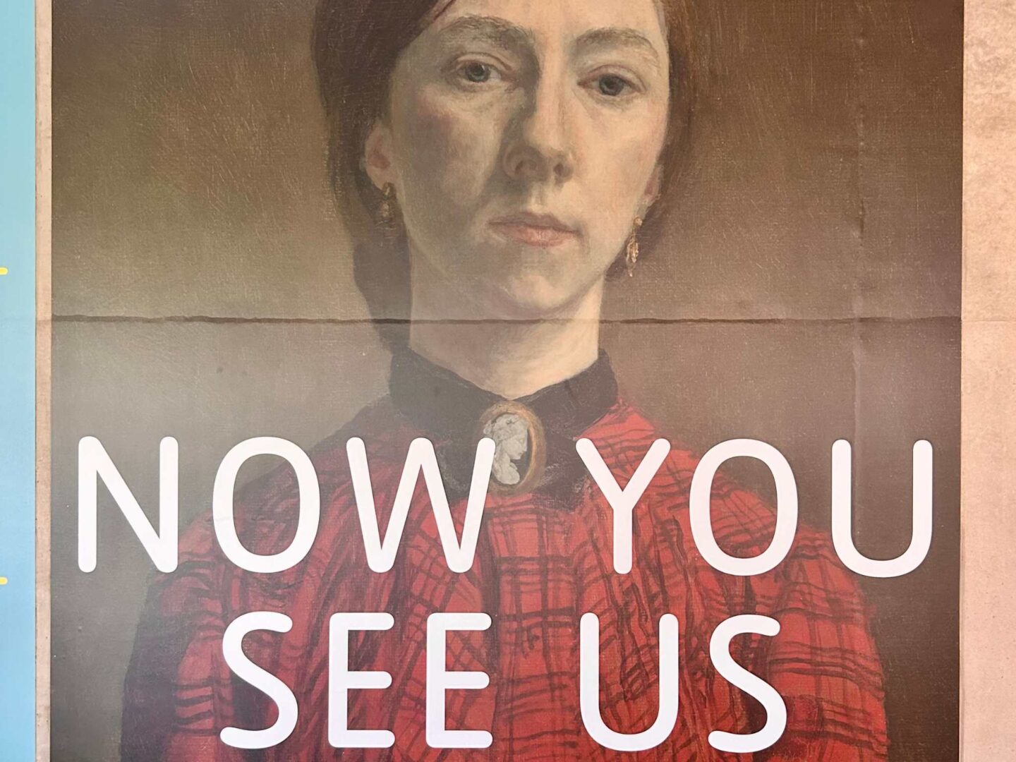 Cartel de la Exposición Now you see us, de la Tate Britain