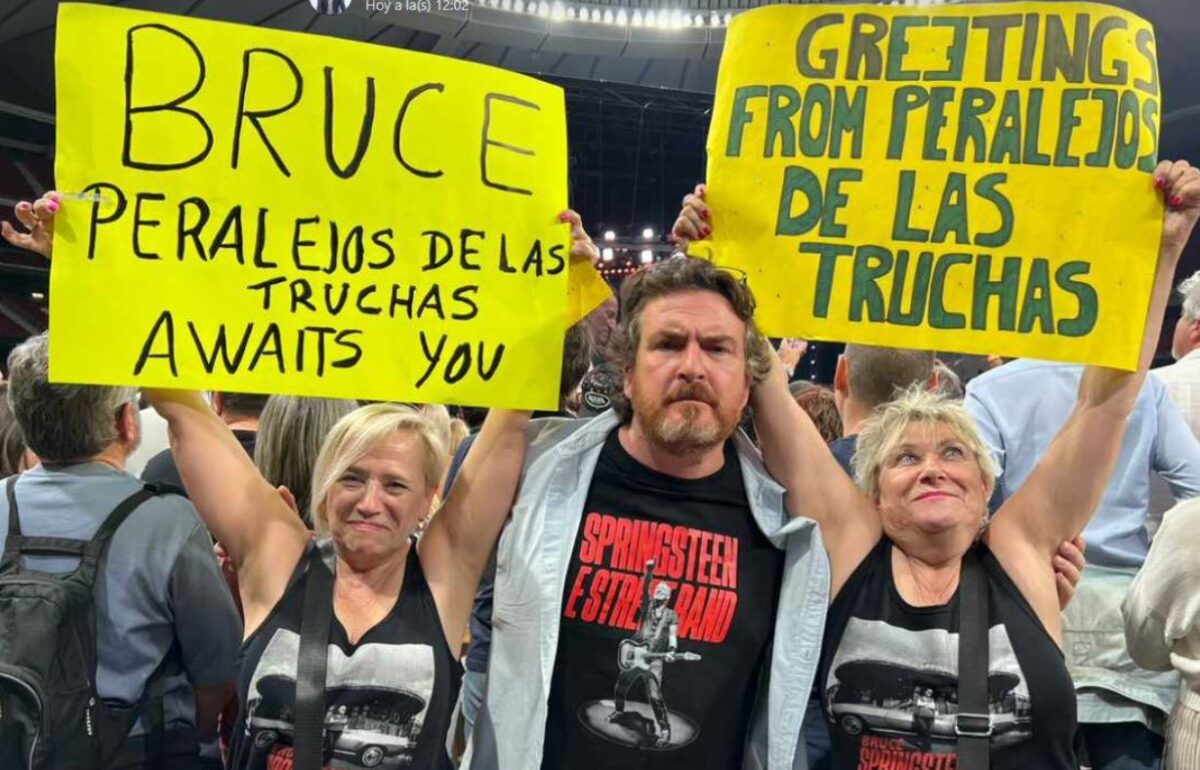 Lupe y Feli, en el concierto de Bruce Springsteen en el Estadio Metropolitano, en 2024