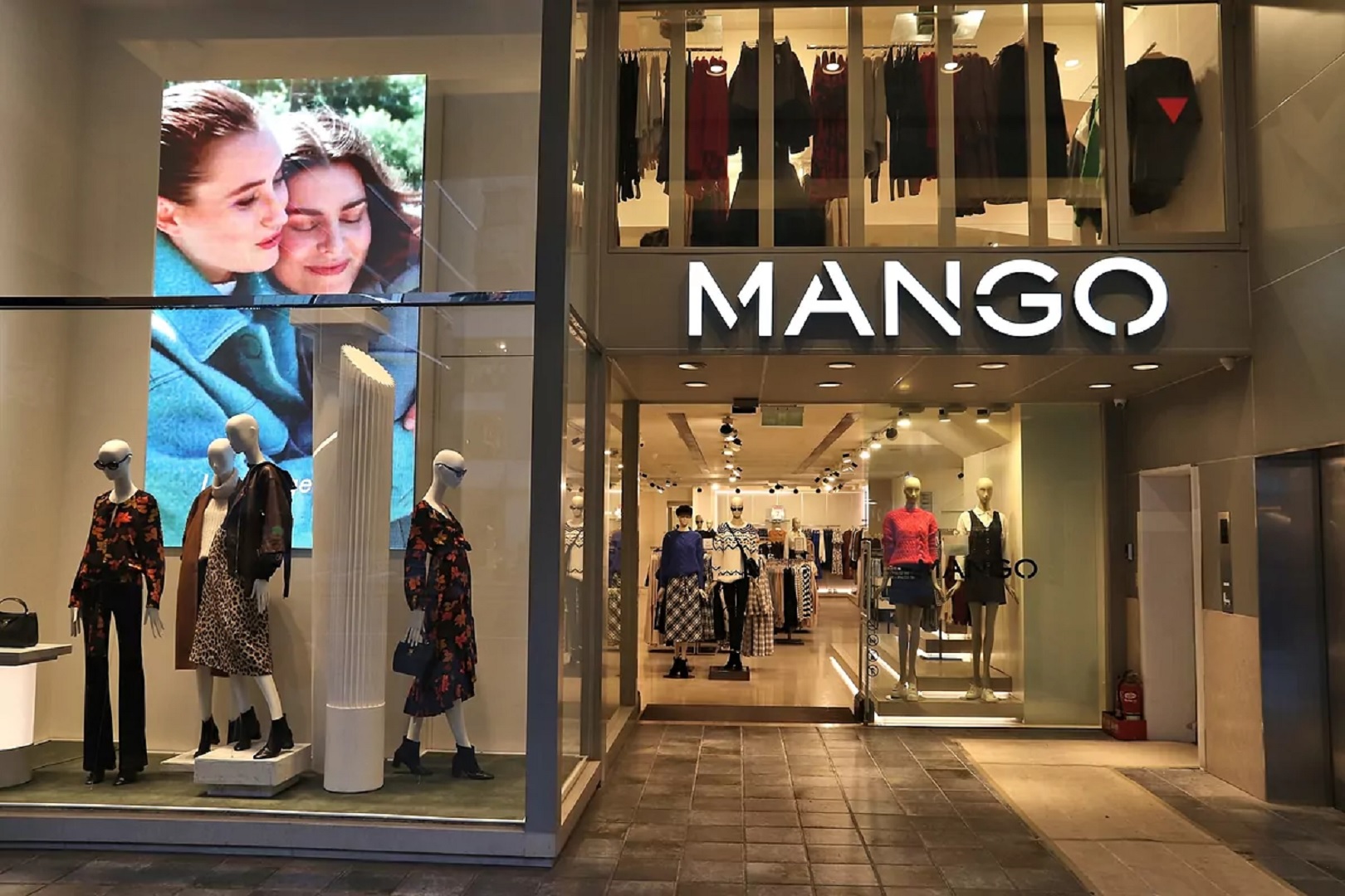 Malas noticias: Zara y Mango retrasan sus rebajas de verano 2024