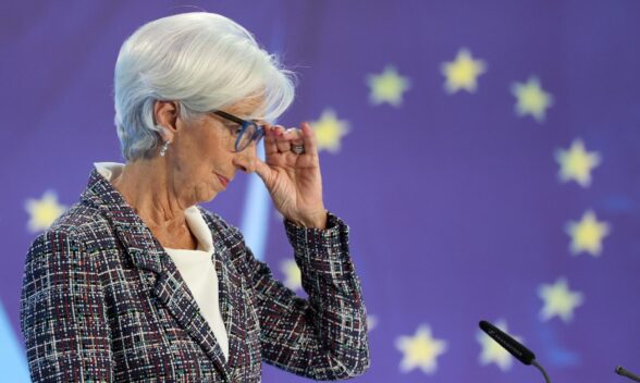 Frankfurt Am Main (Germany), 18/07/2024.- European Central Bank (ECB) President Christine Lagarde addresses a press conference following the meeting of the ECB Governing Council in Frankfurt am Main, Germany, 18 July 2024. The ECB has decided to maintain the current three key interest rates at 4.25, 4.50 and 3.75 percent respectively. (Alemania) EFE/EPA/FRIEDEMANN VOGEL