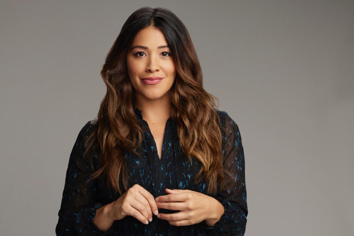 Gina Rodriguez protagoniza 'Casi muertos', en Disney+