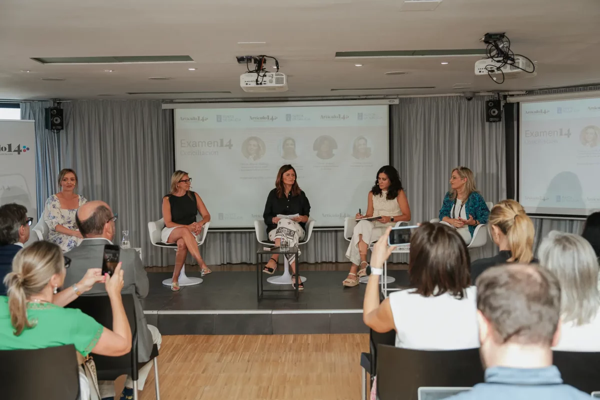 (De izquierda a derecha) Fabiola García, Pilar Llacer, Pilar Gómez, María Llapart y Cristina Sancho