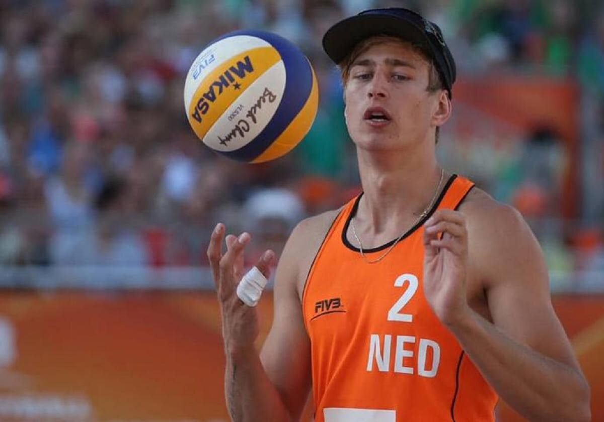 El jugador neerlandés de voley playa Steven Van de Velde