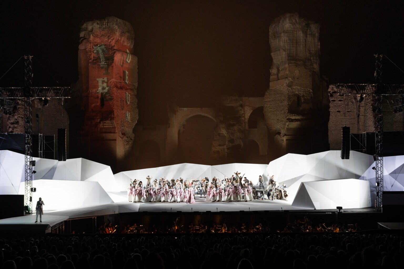 Representación de la ópera 'Tosca', de Puccini, en las Termas de Caracalla, en Roma