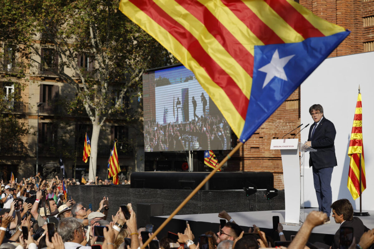 Puigdemont, en su reaparición en Barcelona, ha protagonizado un breve mitin