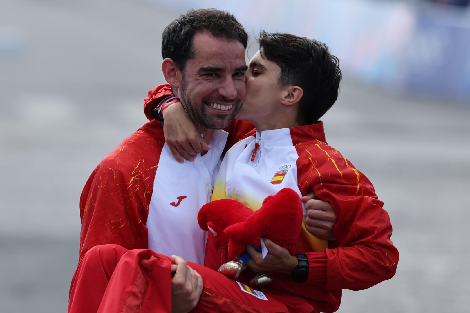 Álvaro Martín y María Pérez, felices, tras su campeonato olímpico