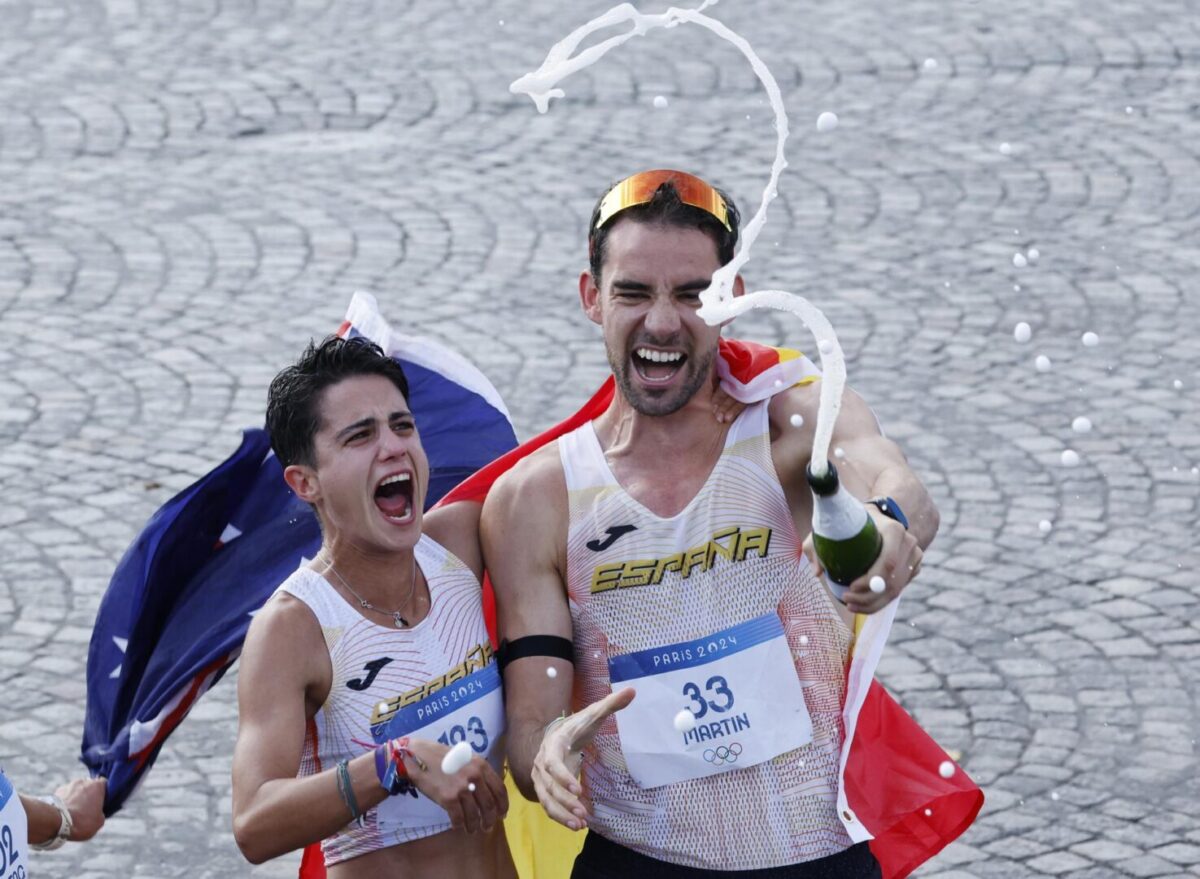 María Pérez y Álvaro Martín celebran su oro con champán