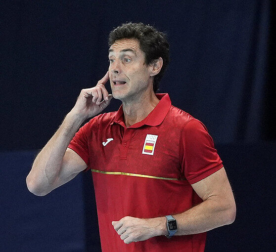 El entrenador de waterpolo, Miki Oca