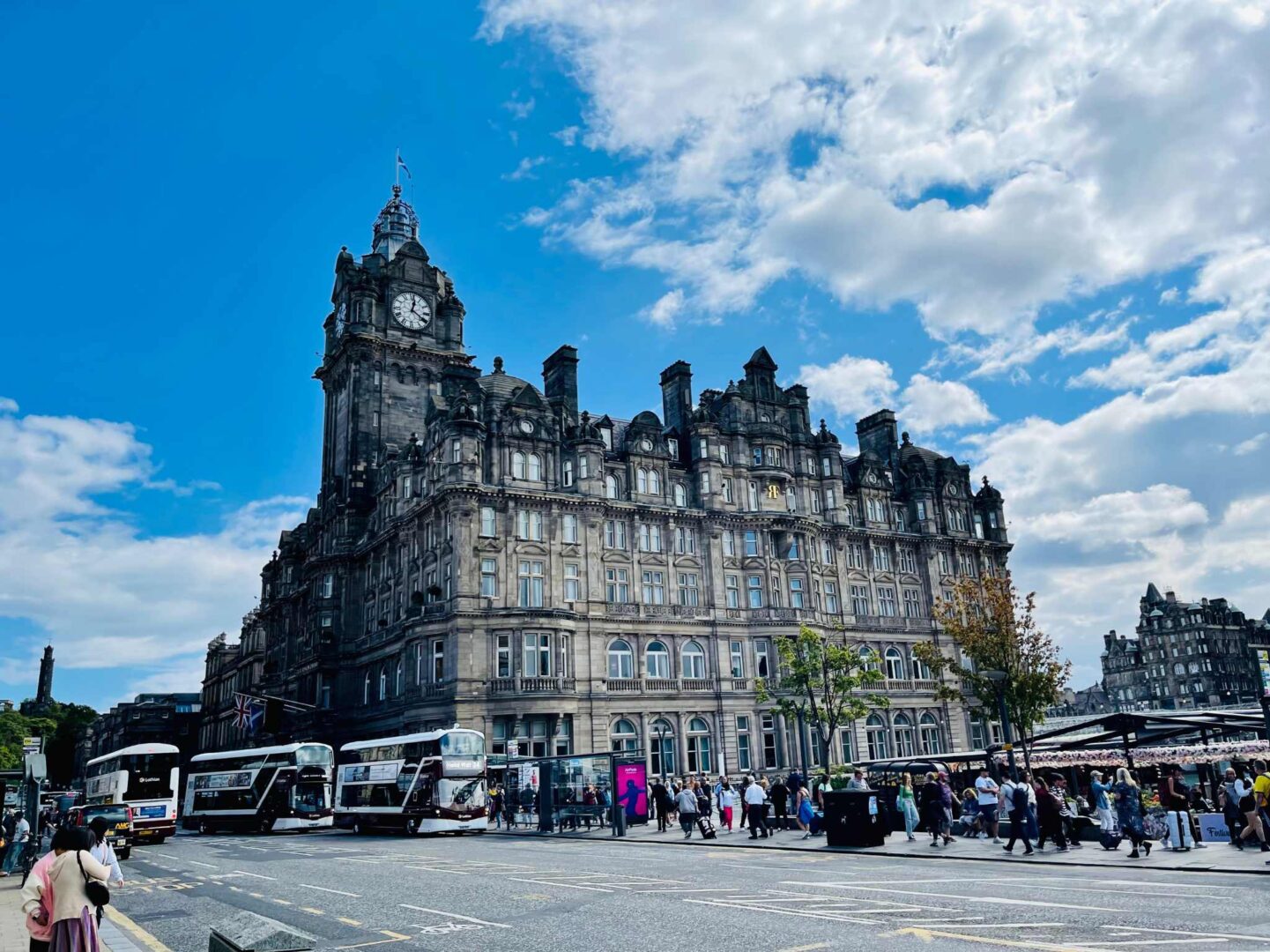 El hotel Balmoral, inaugurado en 1902, icono y emblema de la ciudad