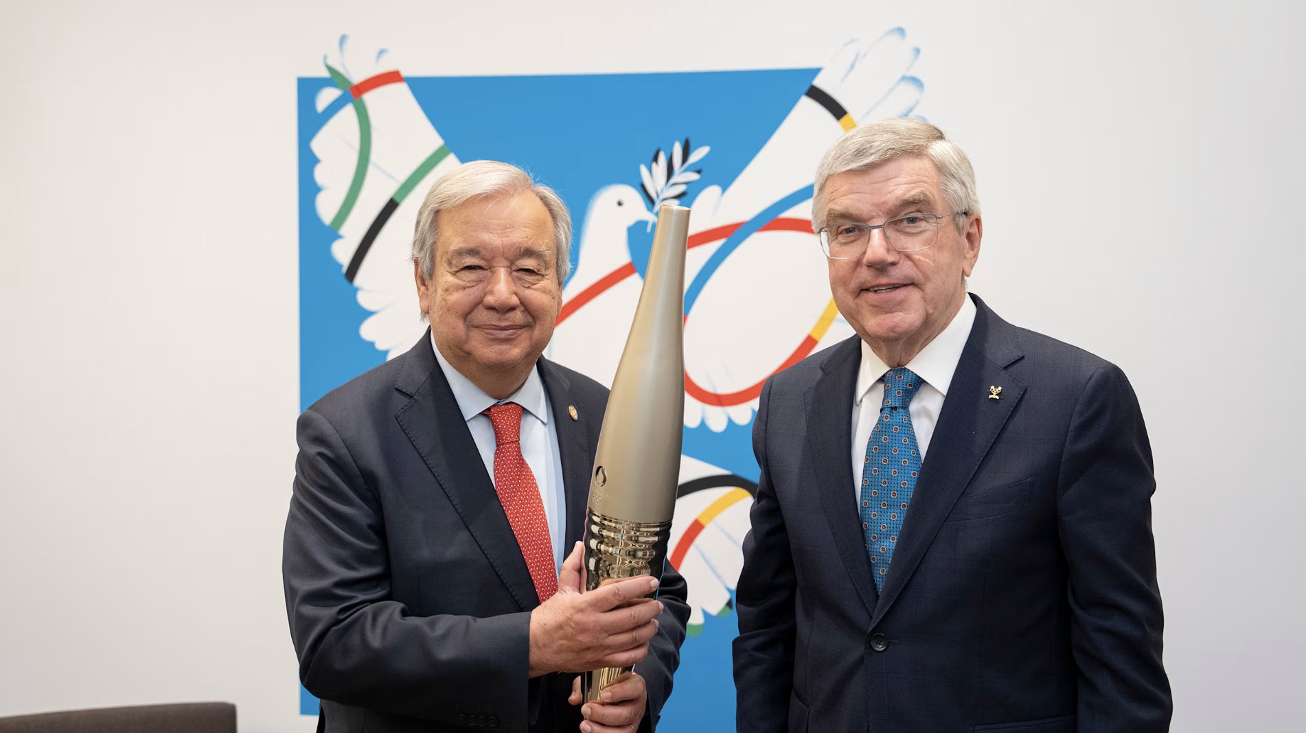 El secretario general de la ONU, Antonio Guterres y el presidente del COI Thomas Bach de izda a dcha