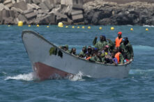 Una imagen de los 61 inmigrantes trasladados este miércoles al puerto de La Restinga, la isla canaria de El Hierro