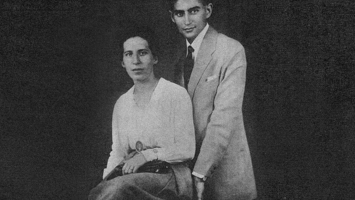 Kafka junto a Felice Bauer, con quien estuvo a punto de contraer matrimonio