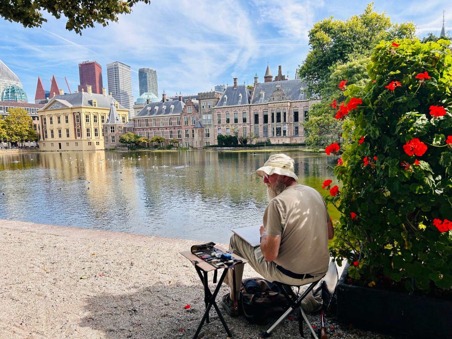 El lago Hofvijver y al fondo, el Palacio de Binnenhof, La Haya