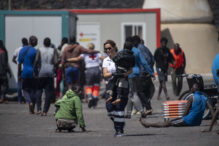 Un cayuco arribó en la mañana del domingo a El Hierro con 175 personas migrantes a bordo. Entre las personas que viajaban a bordo había 7 mujeres y dos niños pequeños