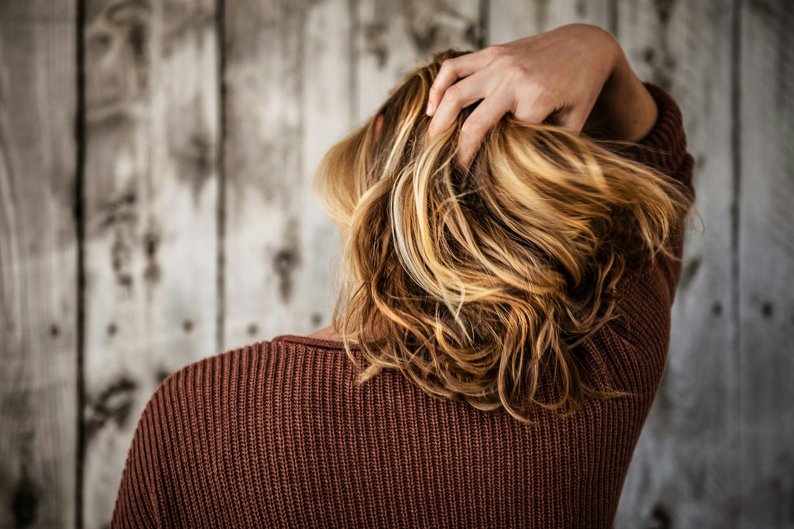 La exfoliación capilar es la clave para evitar la caída del pelo