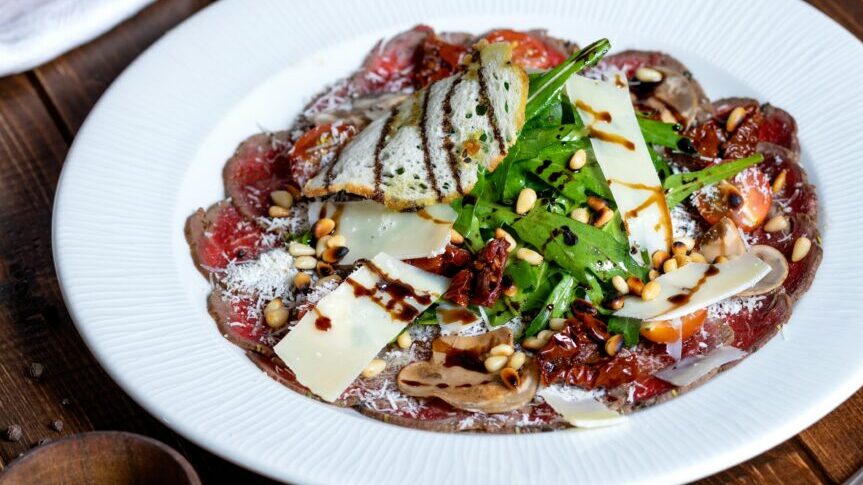 plato de comida refrescante para verano