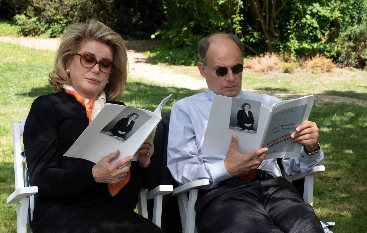 Catherine Deneuve y Denis Podalydès en los papeles de Bernadette Chirac y su asesor de comunicación, Bernard Niquet, conocido como Mickey