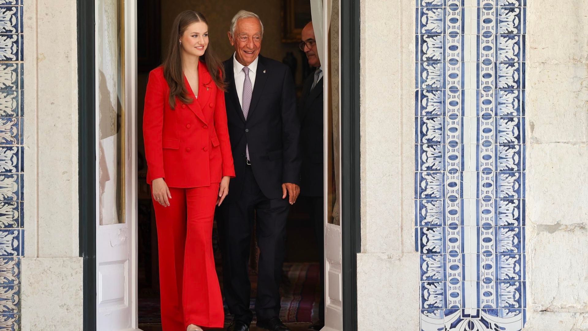 La Princesa de Asturias, junto al presidente de Portugal, Rebelo de Sousa, en el Palacio de Belem