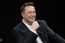 Elon Musk, dueño de Tesla, SpaceX, Neuralink y X, entre otras compañías, durante una conferencia en París