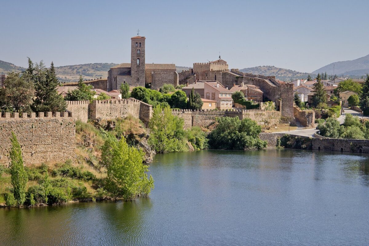 Buitrago del Lozoya - Sociedad