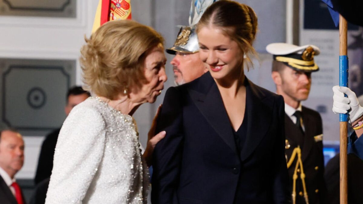 La Reina Sofía y la Princesa Leonor, a la entrada del hotel Rencoquista