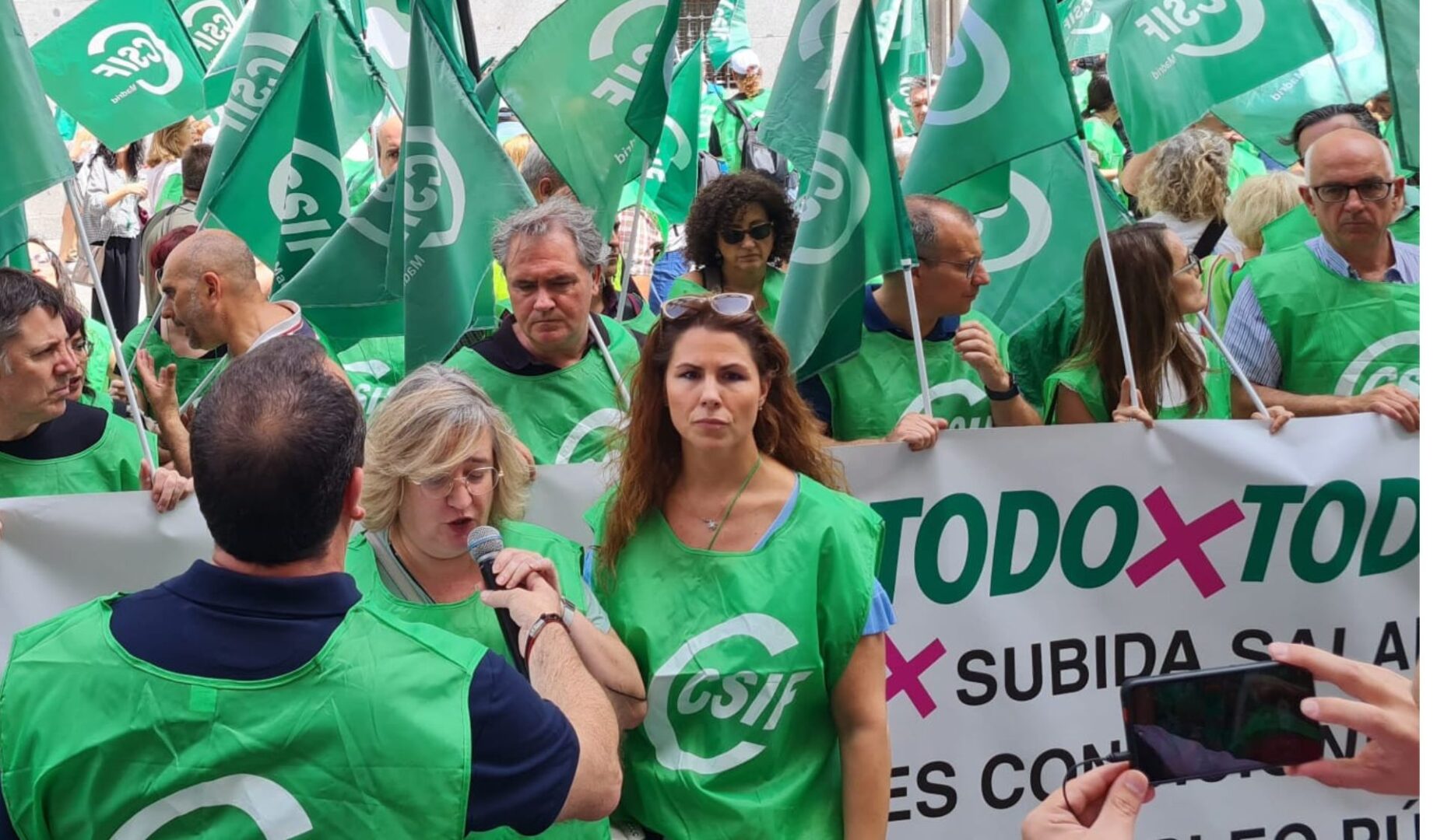 La protesta masiva de los funcionarios presiona la negociación de Muface