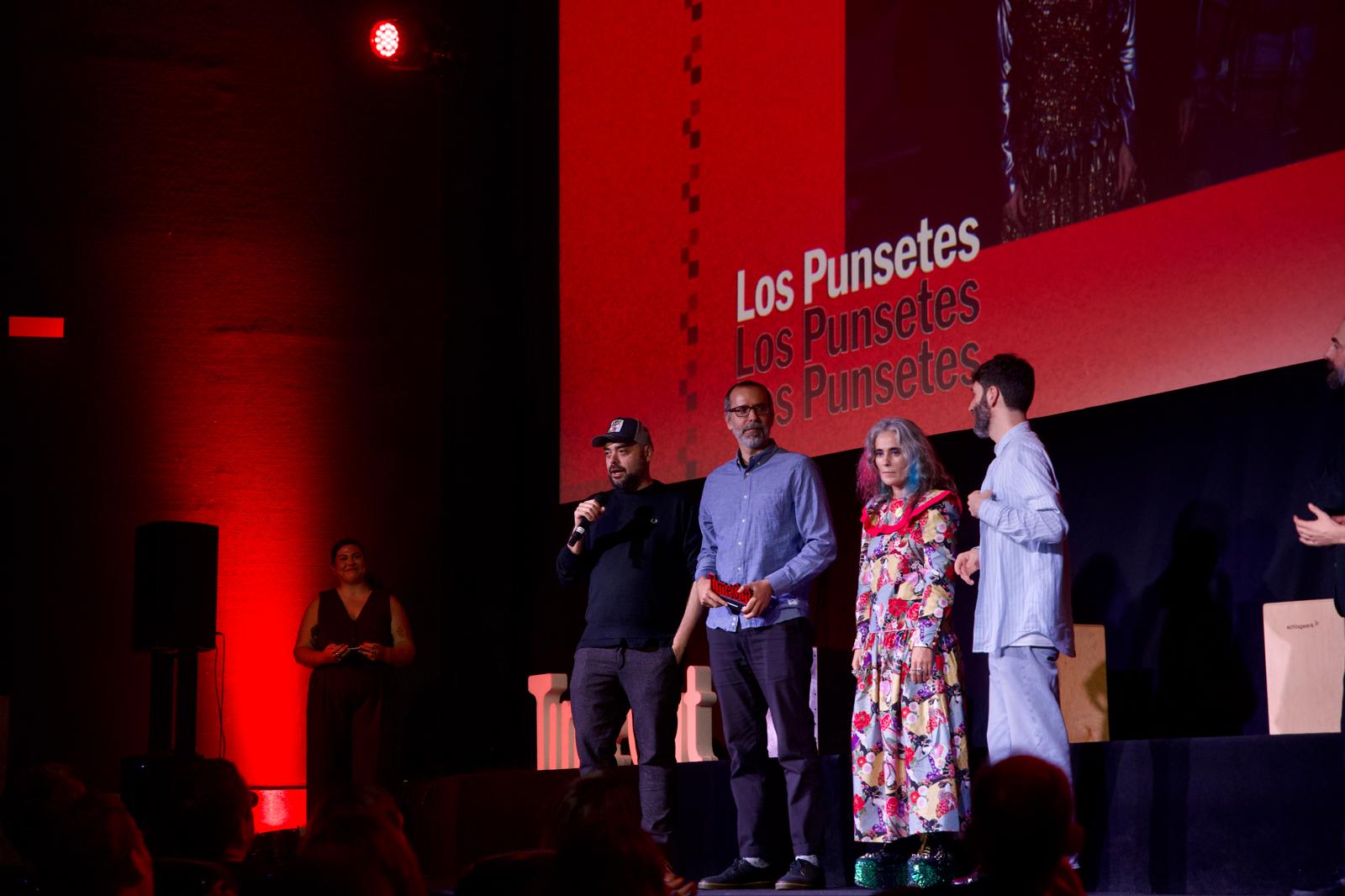 Los Punsetes han recibido el premio Time Out Madrid de manos del ministro de Cultura, Ernest Urtasun