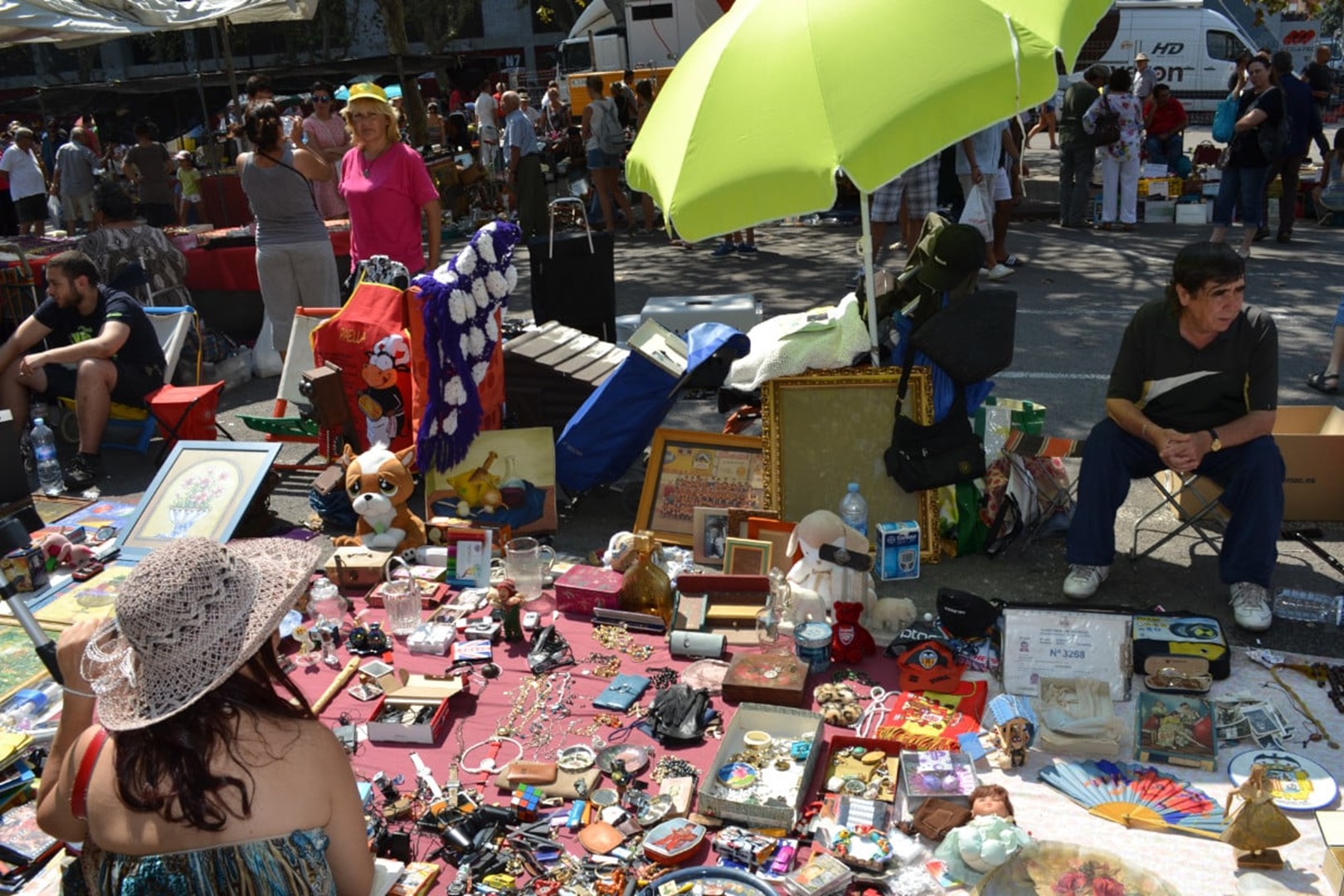 El mercadillo imprescindible en Valencia para los amantes de las antigüedades y lo vintage