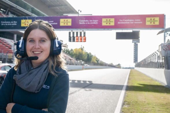 Neus Santamaria durante una carrera en el Circuit de Barcelona-Catalunya