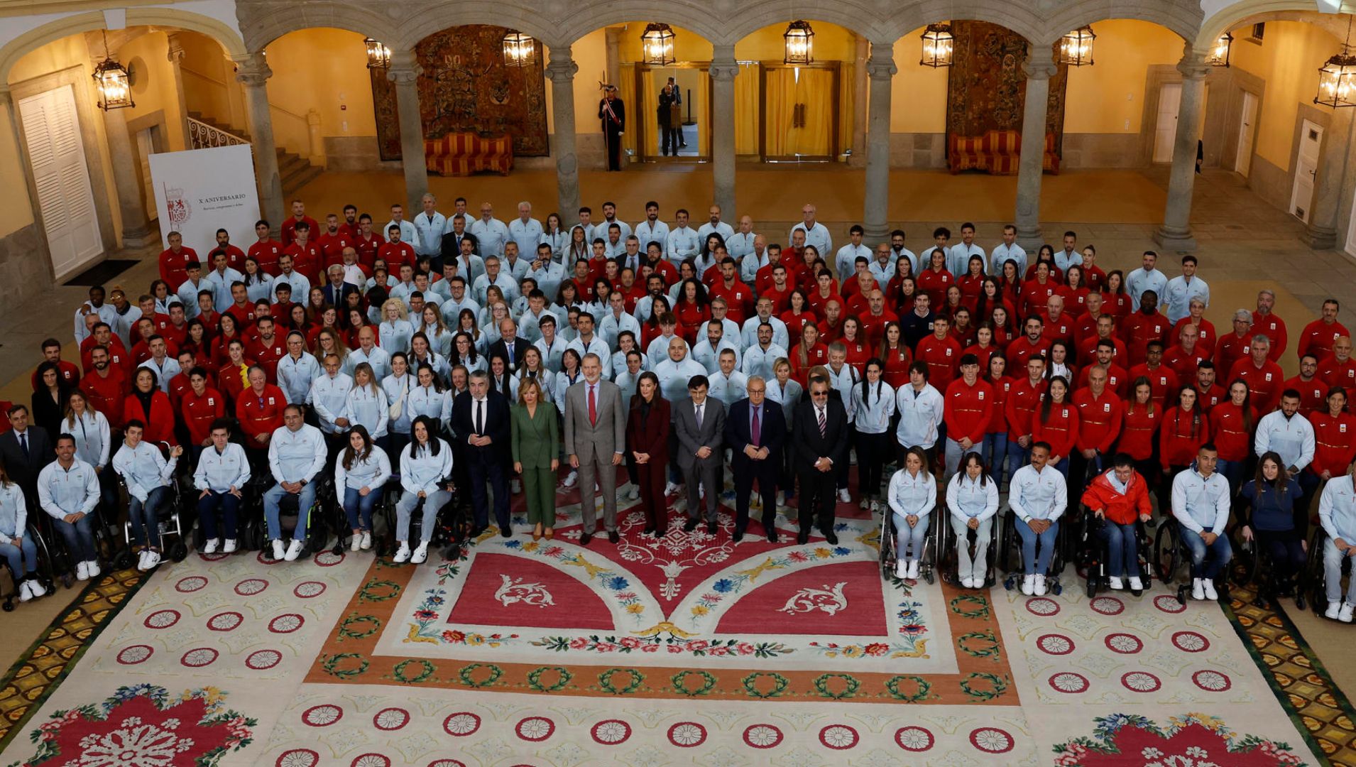 Los Reyes en el palacio de El Pardo junto a los deportistas olímpicos y paralímpicos