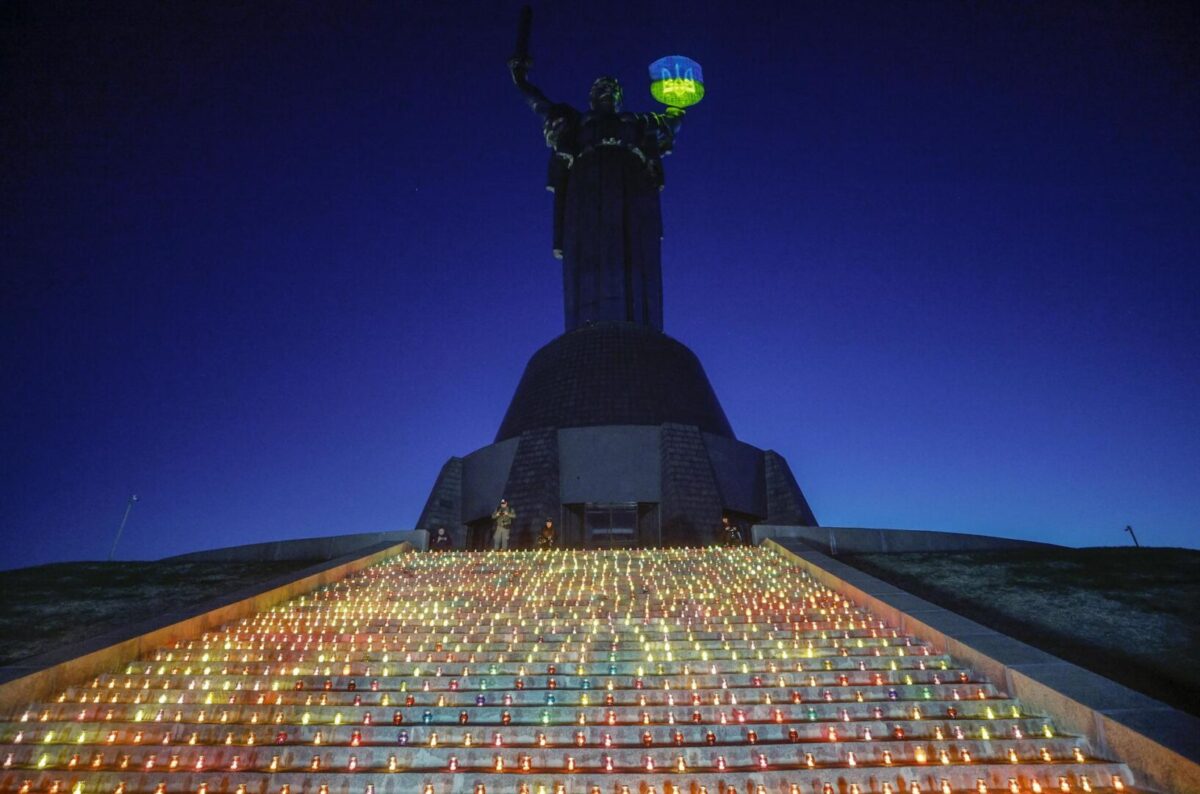 Exposición de mil velas en Ucrania por los mil días que se han cumplido de guerra