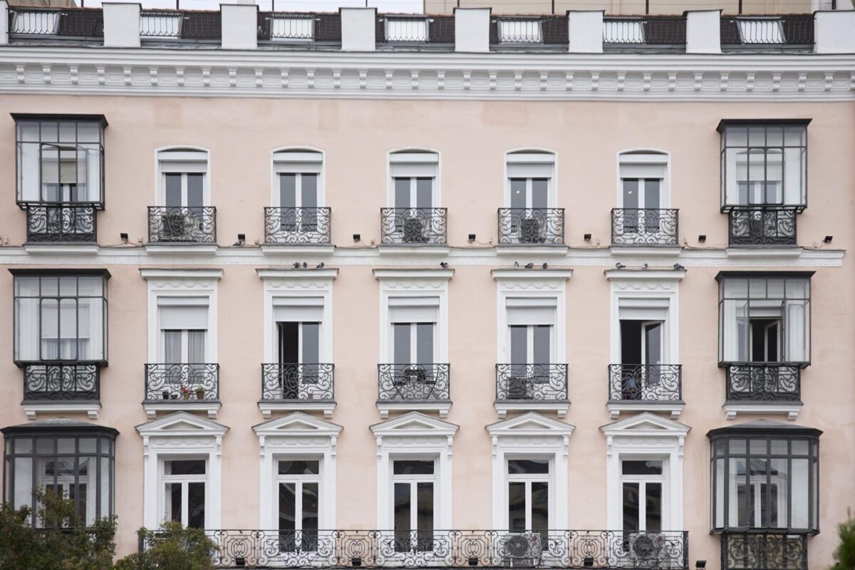 Fachada de un bloque de viviendas, a 29 de octubre de 2024, en Madrid